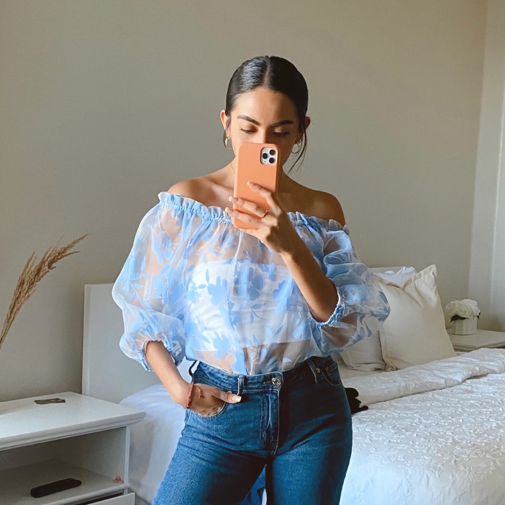 Puff sleeves, floral top